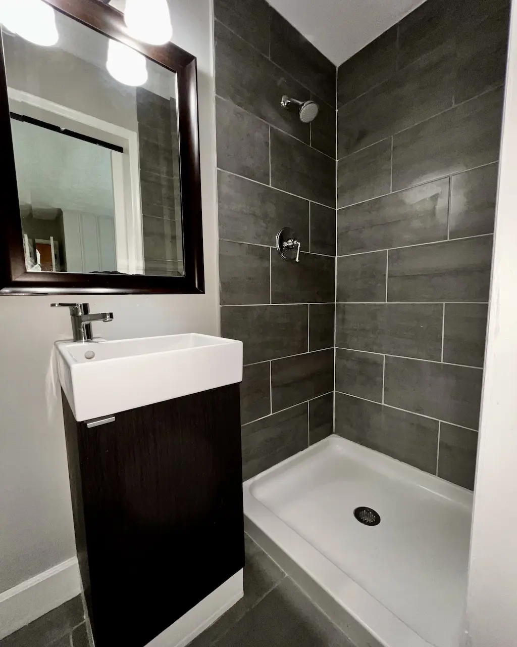 Room Judah private bathroom